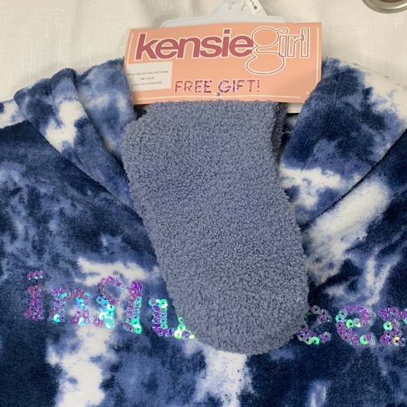 2/$20 Kensie Girl 7/8 Plush Hoodie Socks Set - Picture 2 of 8